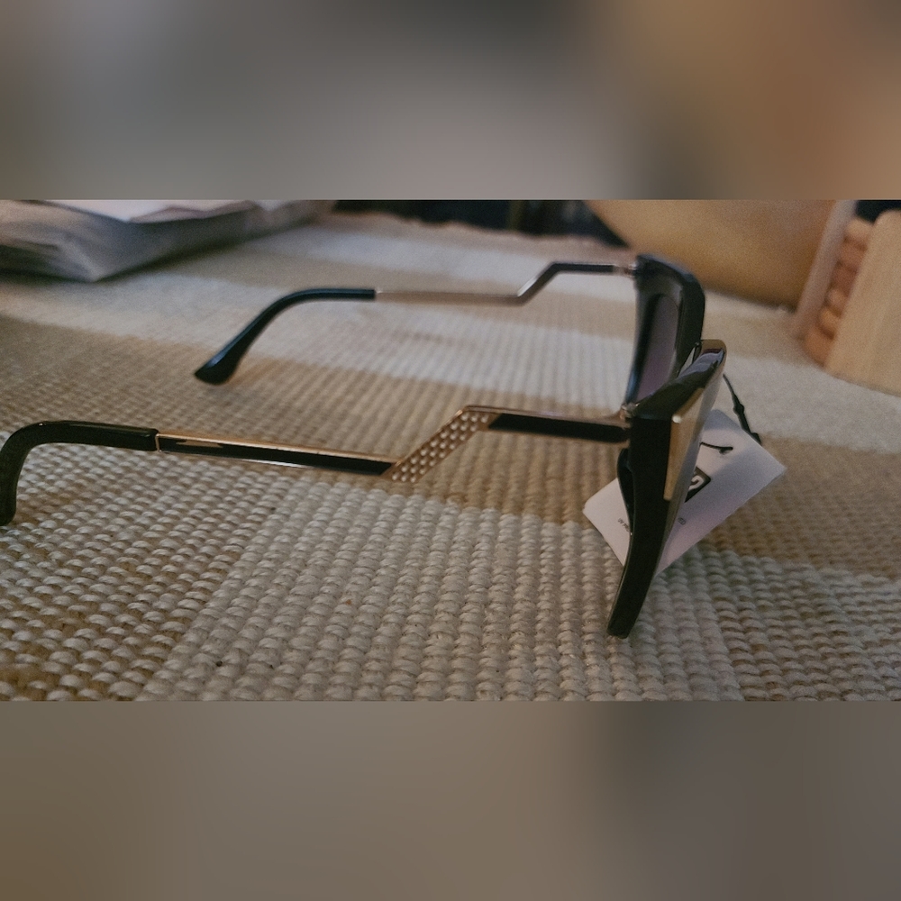 🕶 stylish sunglasses - Picture 2 of 3